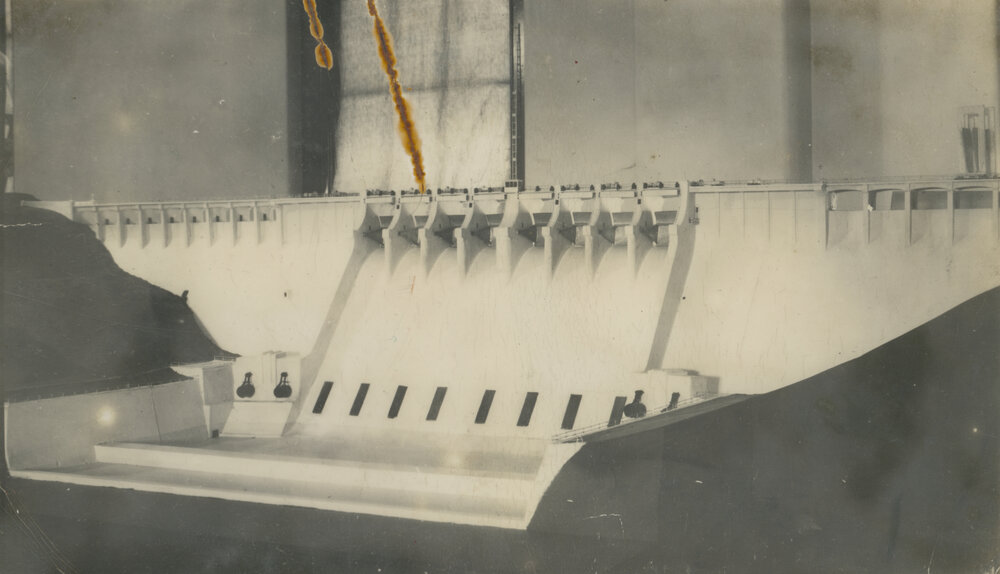 Model of finished the Somerset Dam wall