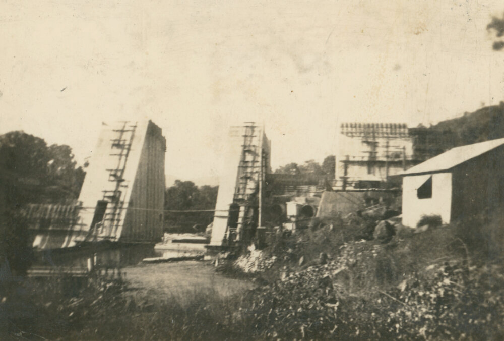 A view of the construction of the Somerset Dam wall monoliths
