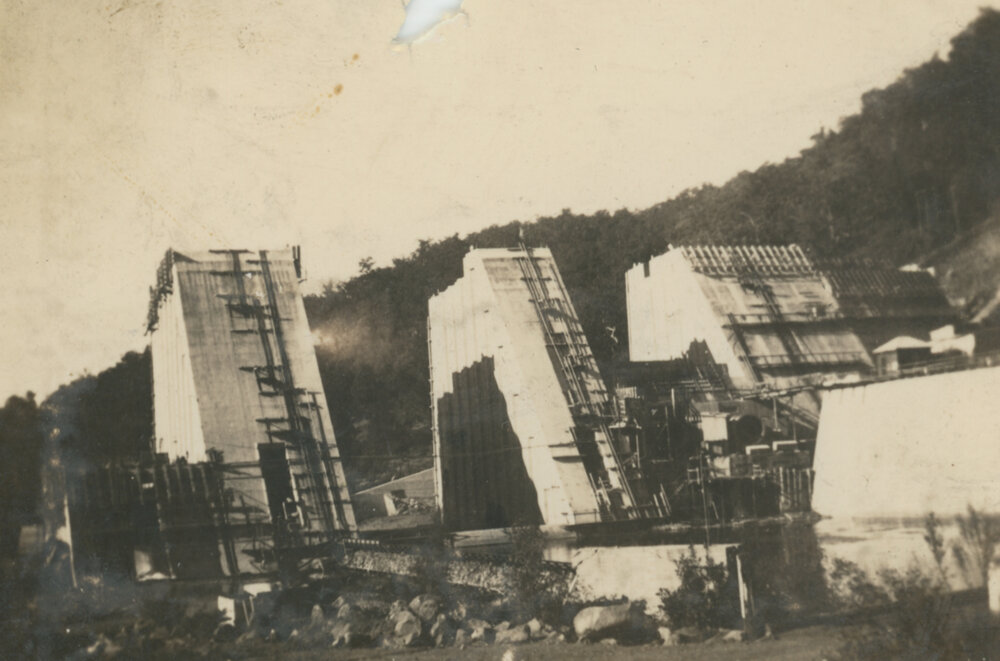A view of the three monoliths in the dam wall