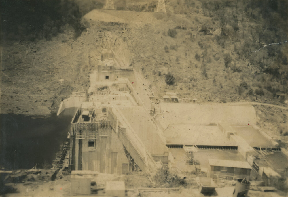 Construction of the Somerset Dam wall