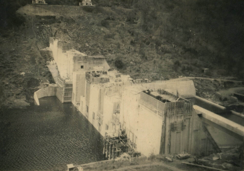 Somerset Dam wall under construction