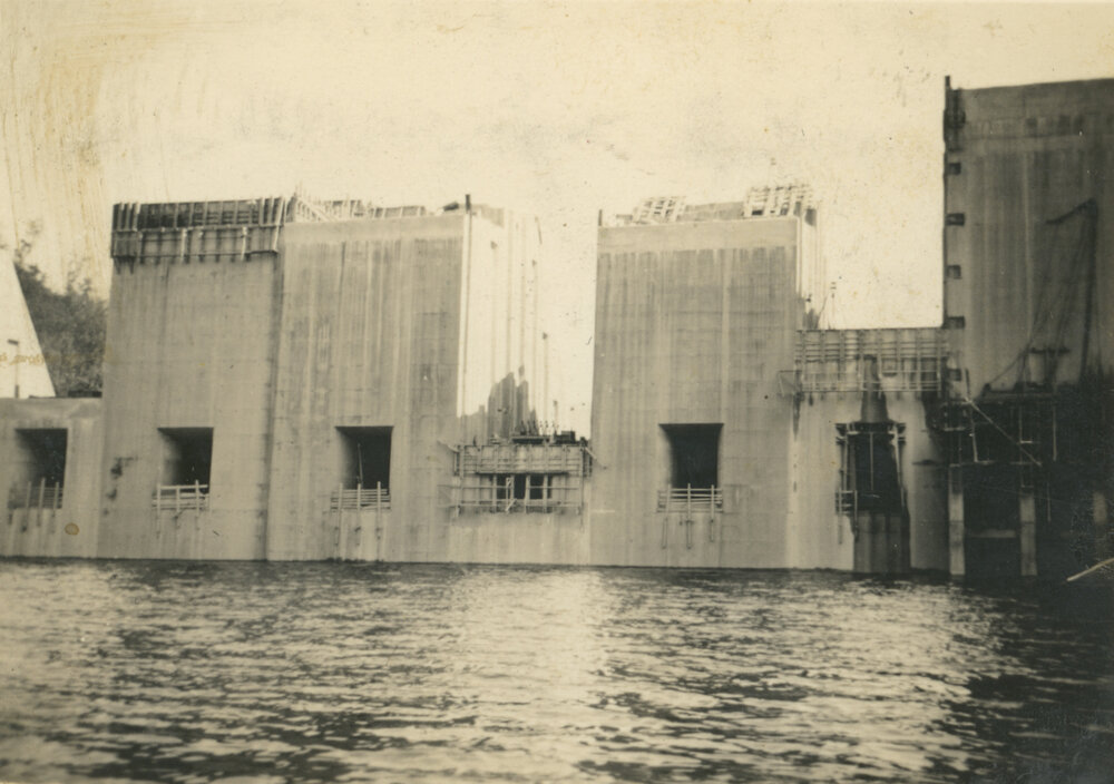 Somerset Dam wall taken from the dam side