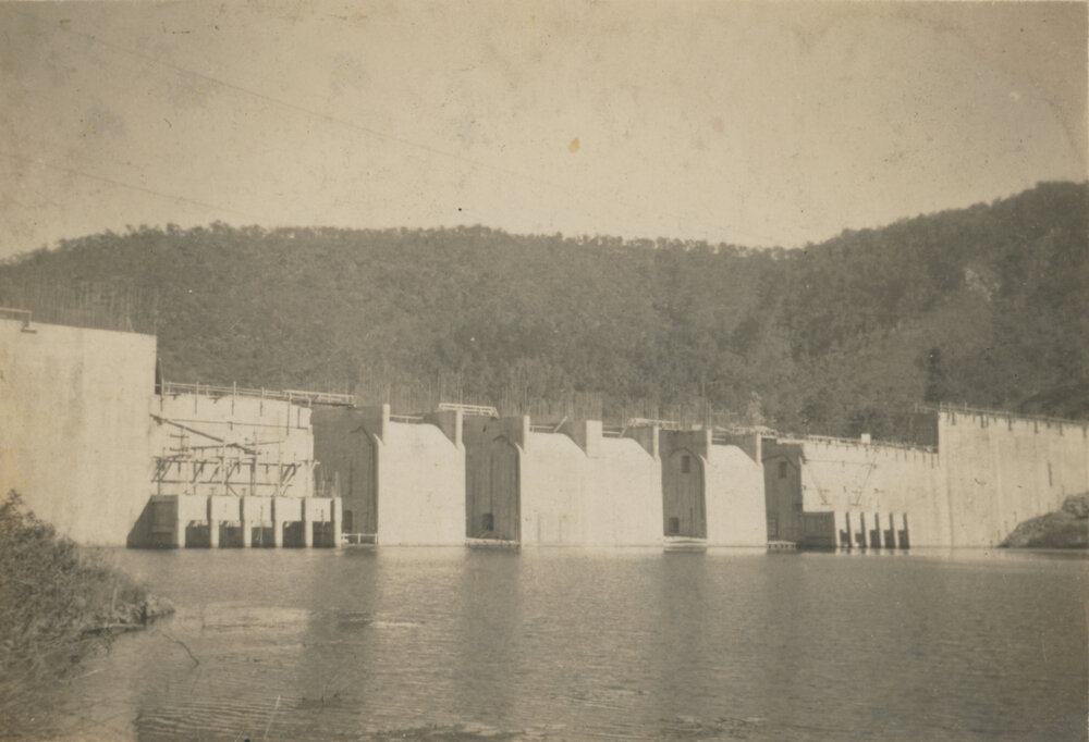 Construction of the lower sections of Somerset Dam wall near completion