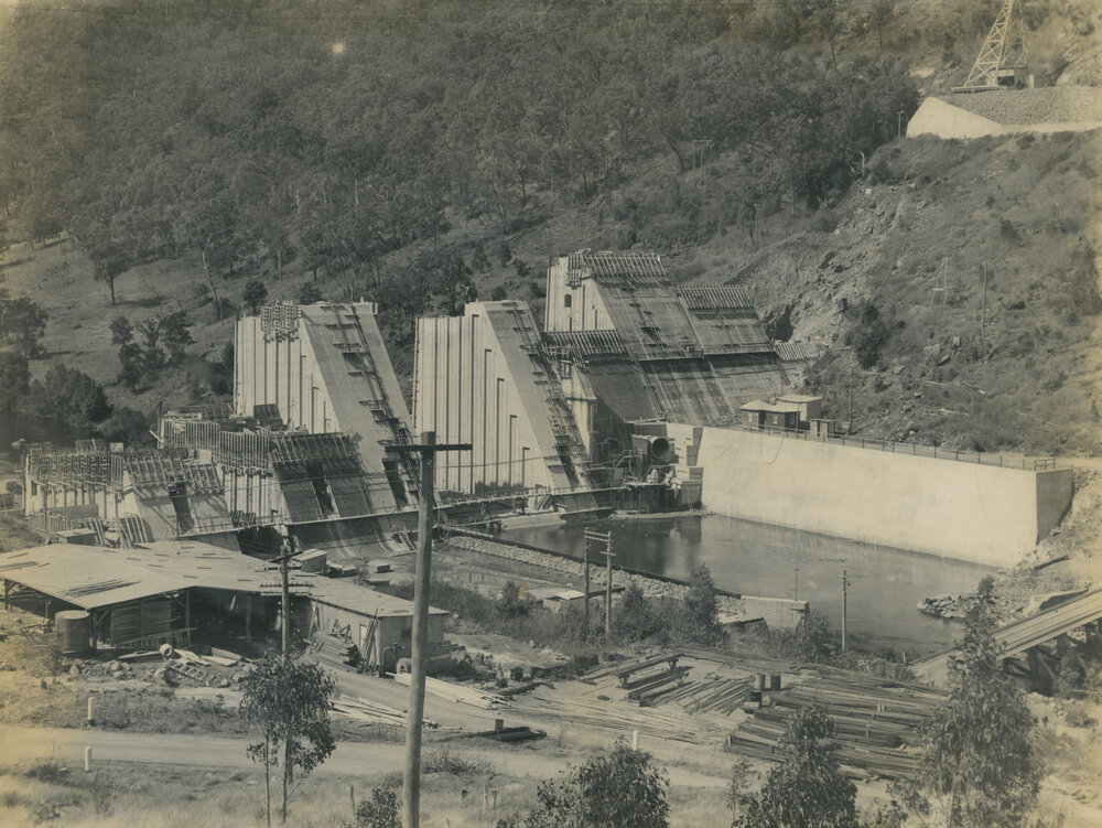 Early construction of dam monoliths 