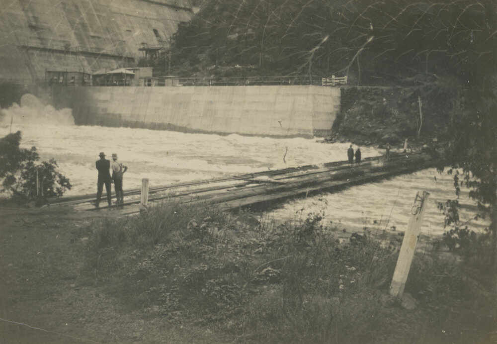 Somerset Dam, flooding during construction
