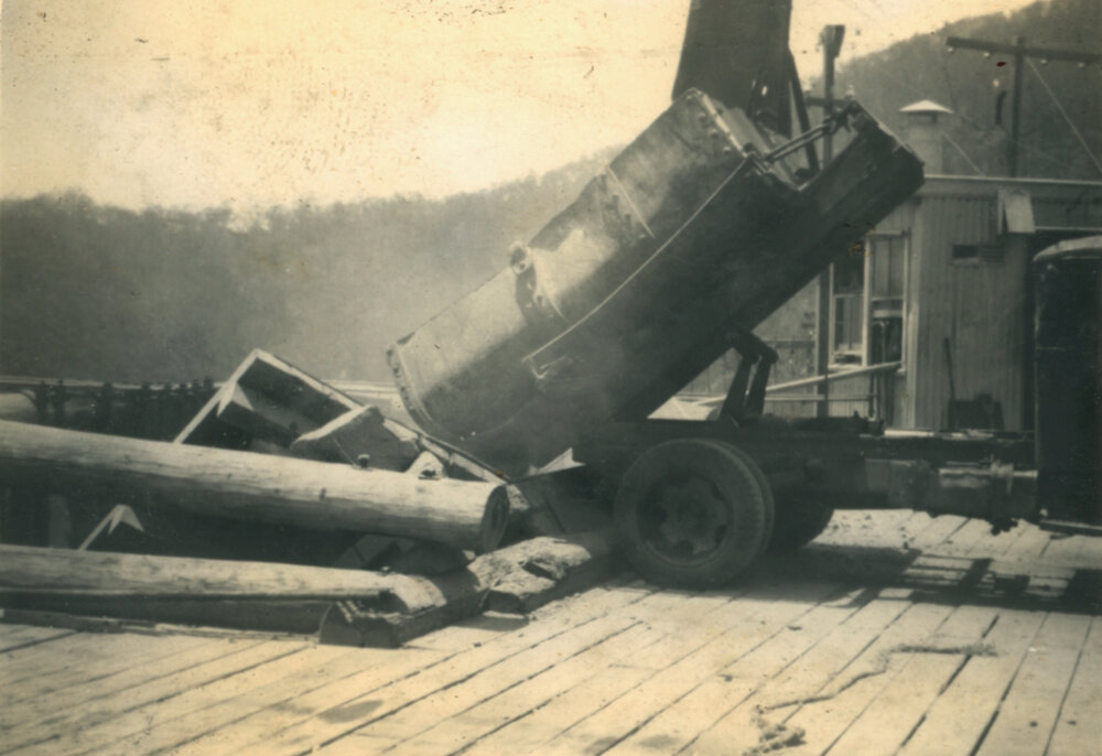 Tipping stone into crushers, Somerset Dam construction