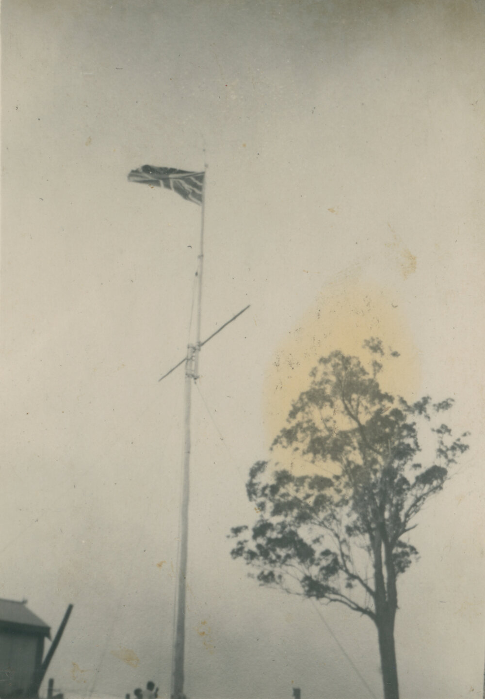Somerset Dam scouts den with pole and flag