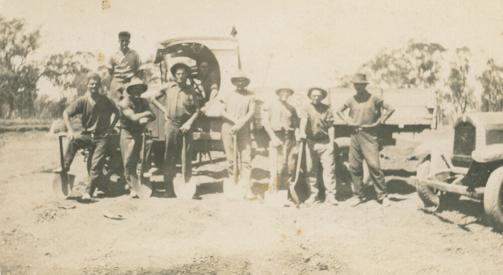 Peter Fogarty's road workers on the Esk-Dam Road 