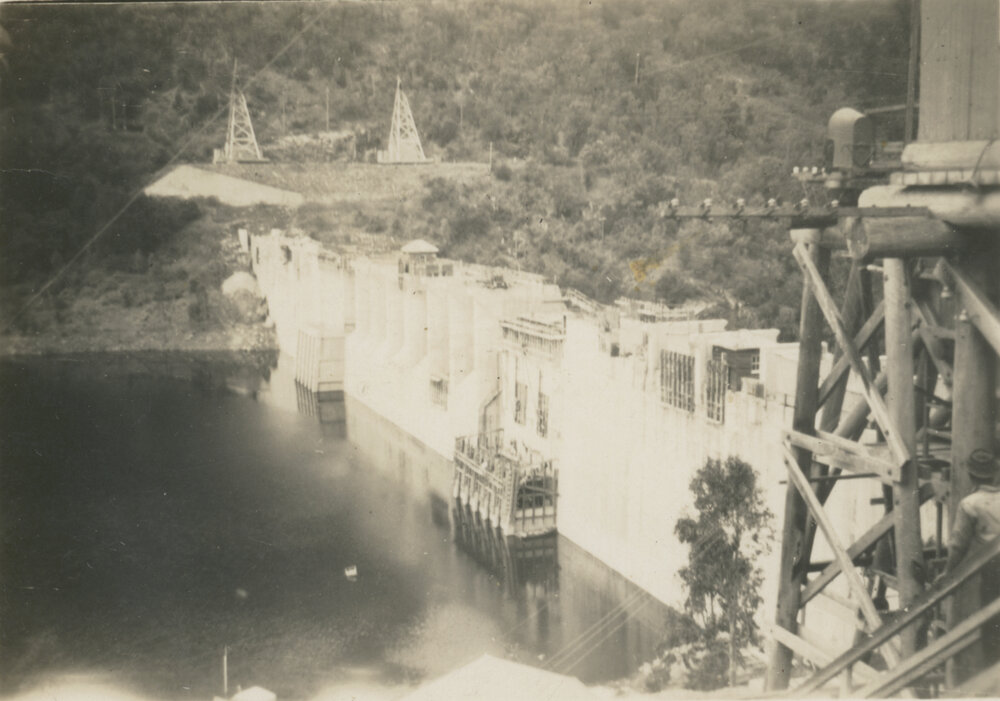 Somerset dam wall under construction