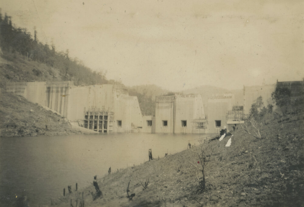 Somerset dam wall under construction
