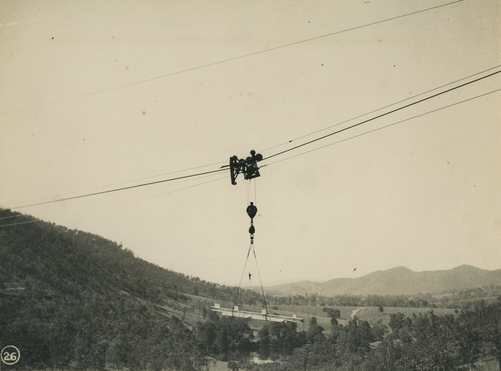 Cableway transporting tail tower parts