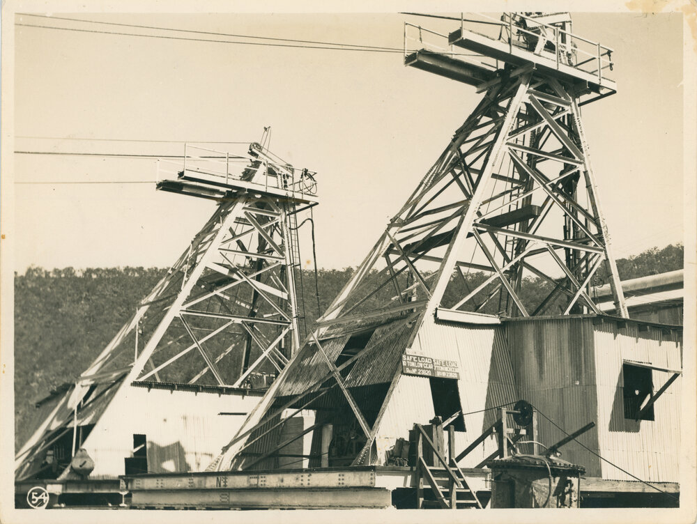 Head towers used during the construction of Somerset Dam