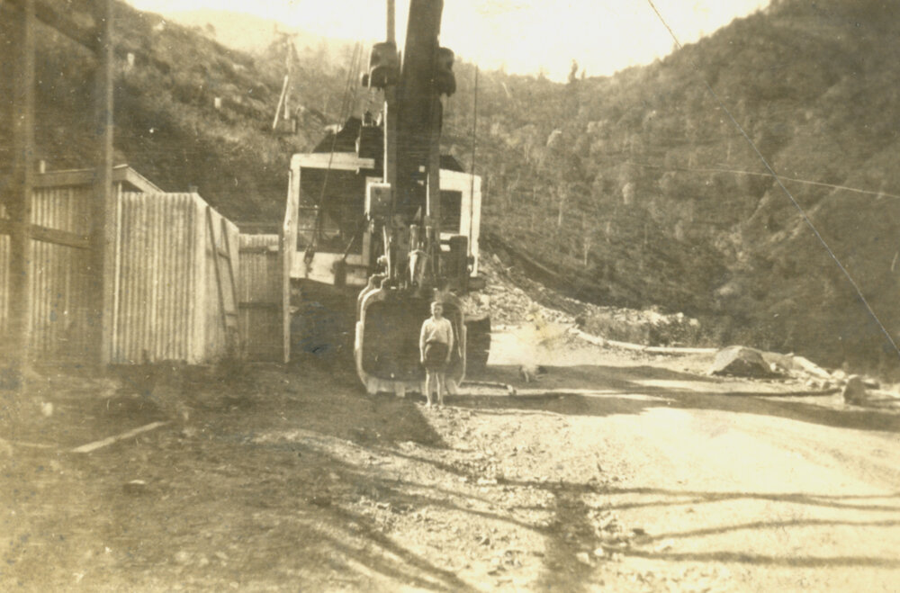 Electric shovel in the quarry, Somerset Dam construction