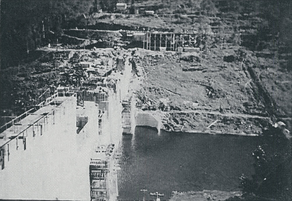 Somerset Dam wall under construction