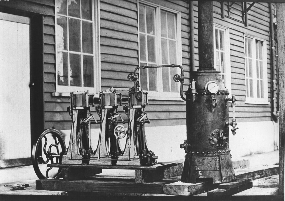 Triple expansion steam engine