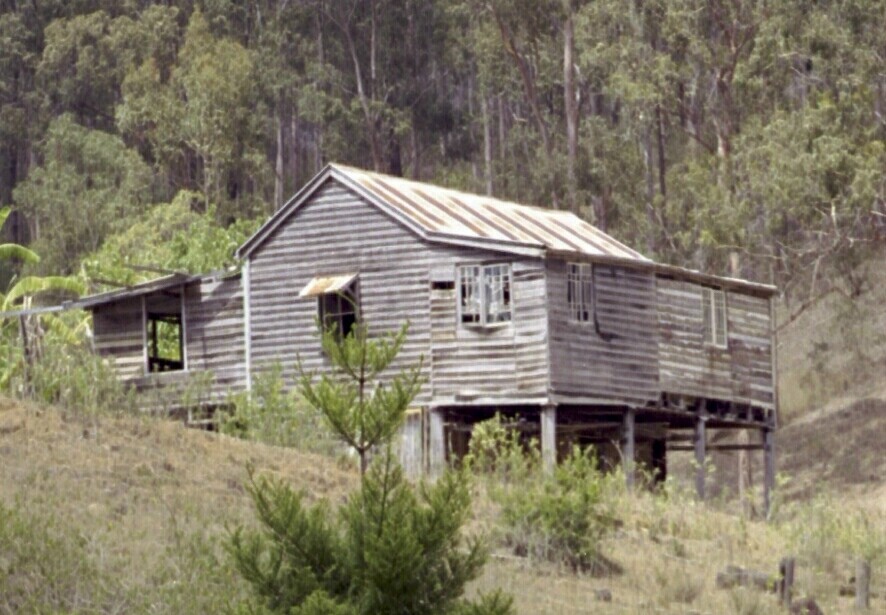 House on Jim Sue Road, Dundas, 2002