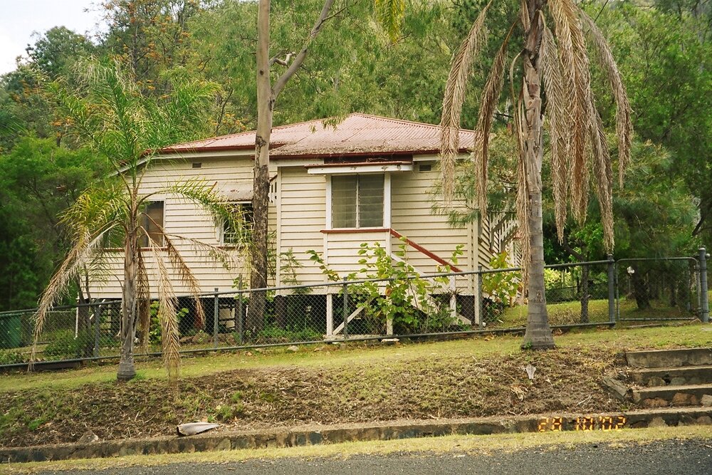 House on 7 George Street, Somerset Dam, 2002