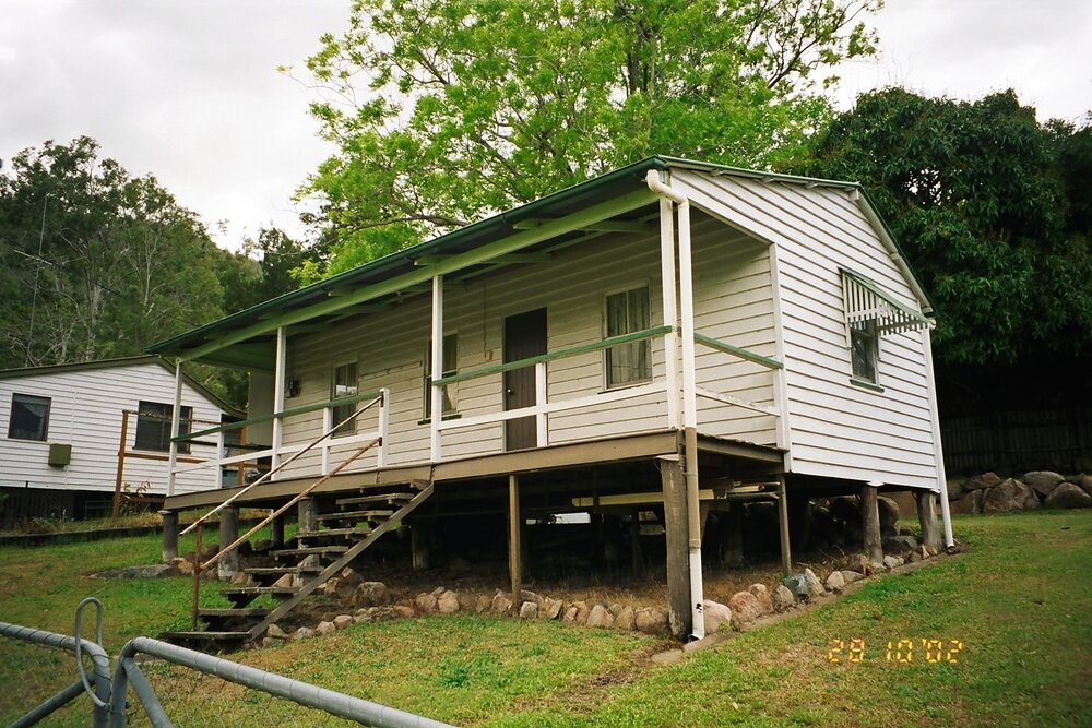 House on First Avenue, Somerset Dam, 2002