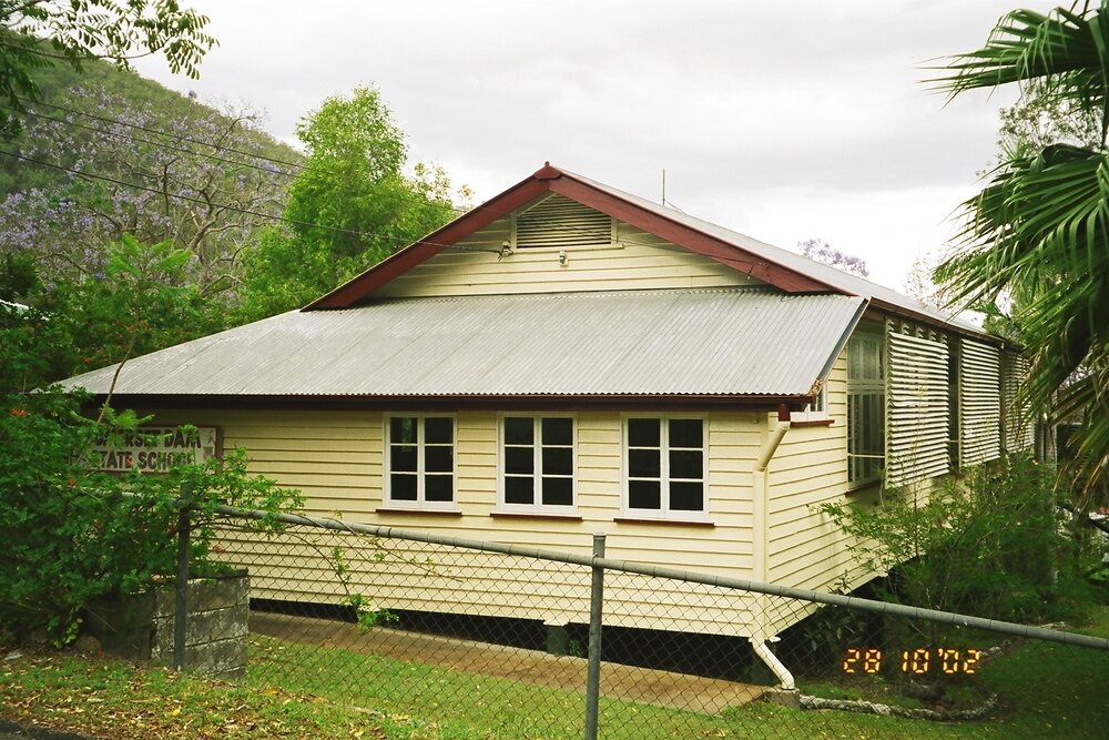 School building, Somerset dam, 2002