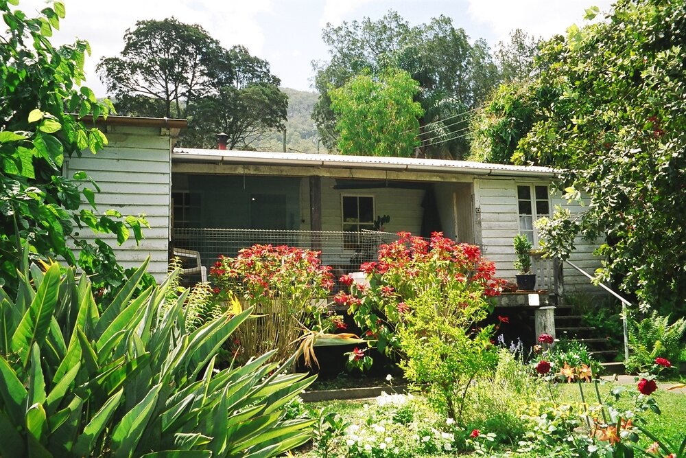 House on corner of Edward Street, Somerset Dam, 2002