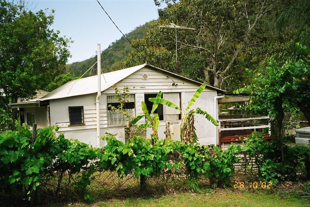 House on corner of Jubilee Street, Somerset Dam, 2002