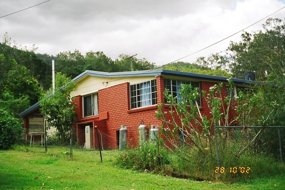 Cottage on Jubilee Street, Somerset Dam, 2002