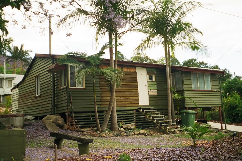 House on Second Avenue, Somerset Dam, 2002