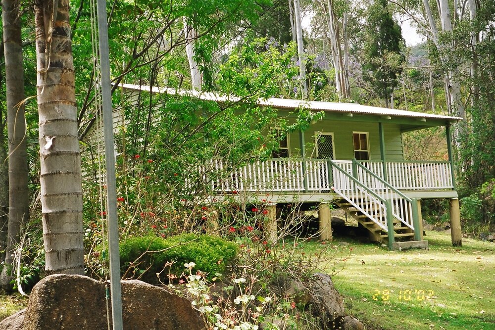 Cottage on Jubilee Street, Somerset Dam, 2002