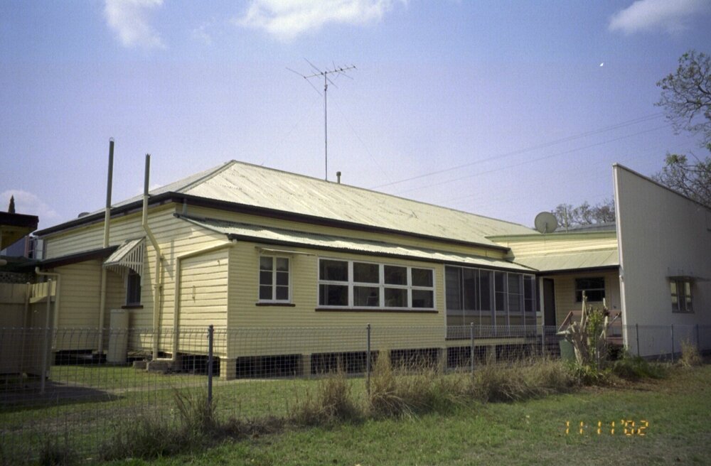 Unidentified building, Esk Shire Region, 2002