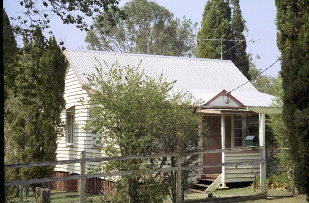 Unidentified building, Esk Shire Region, 2002