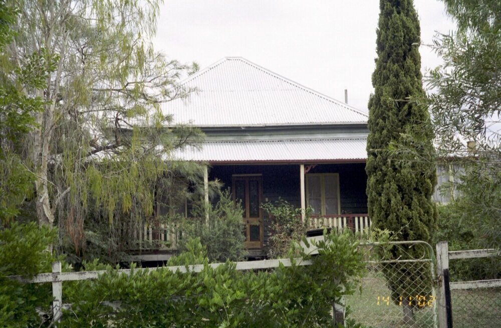 Unidentified building, Esk Shire Region, 2002