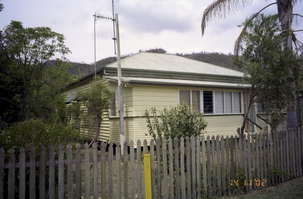 Unidentified building, Esk Shire Region, 2002