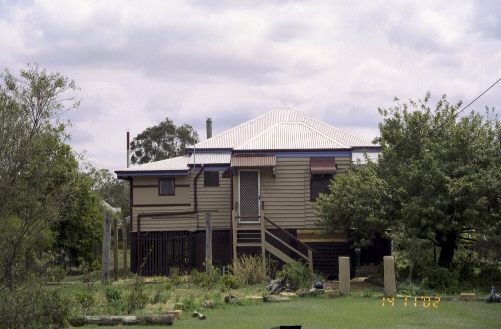 Unidentified building, Esk Shire Region, 2002