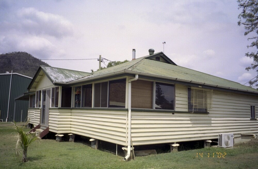 Unidentified building, Esk Shire Region, 2002