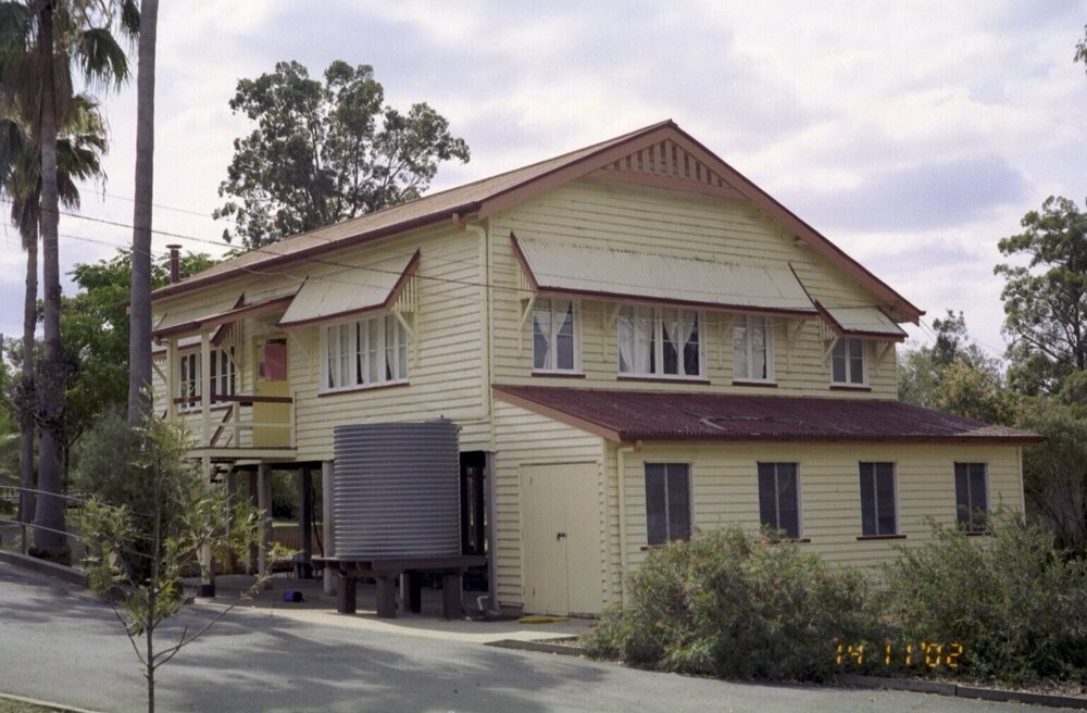 Unidentified building, Esk Shire Region, 2002