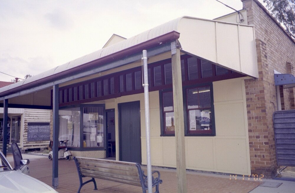 Unidentified building, Esk Shire Region, 2002