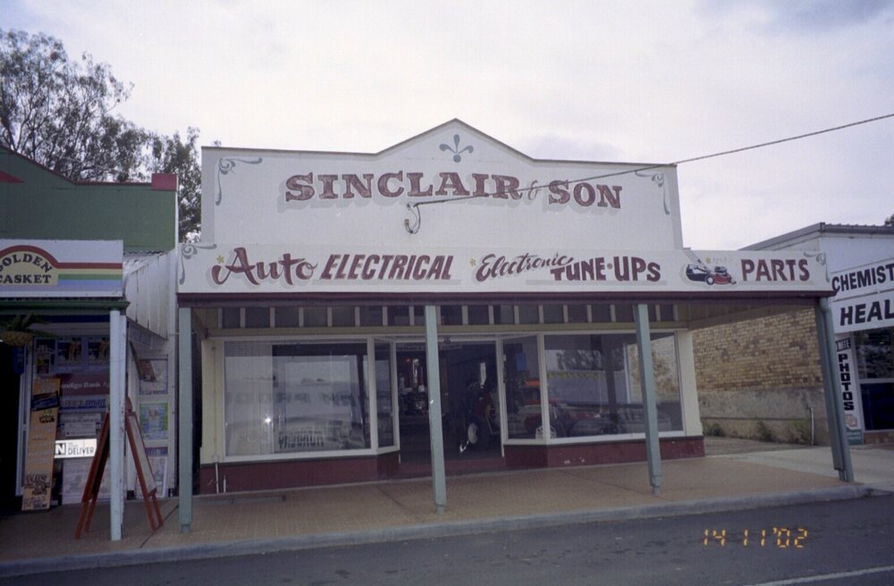 Unidentified building, Esk Shire Region, 2002