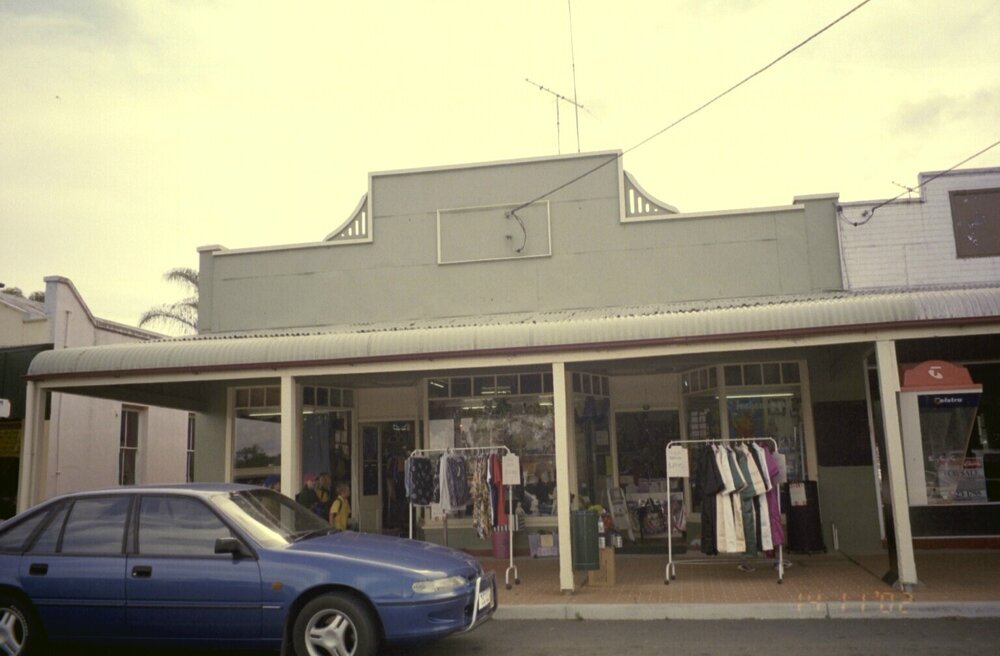 Unidentified building, Toogoolawah, 2002