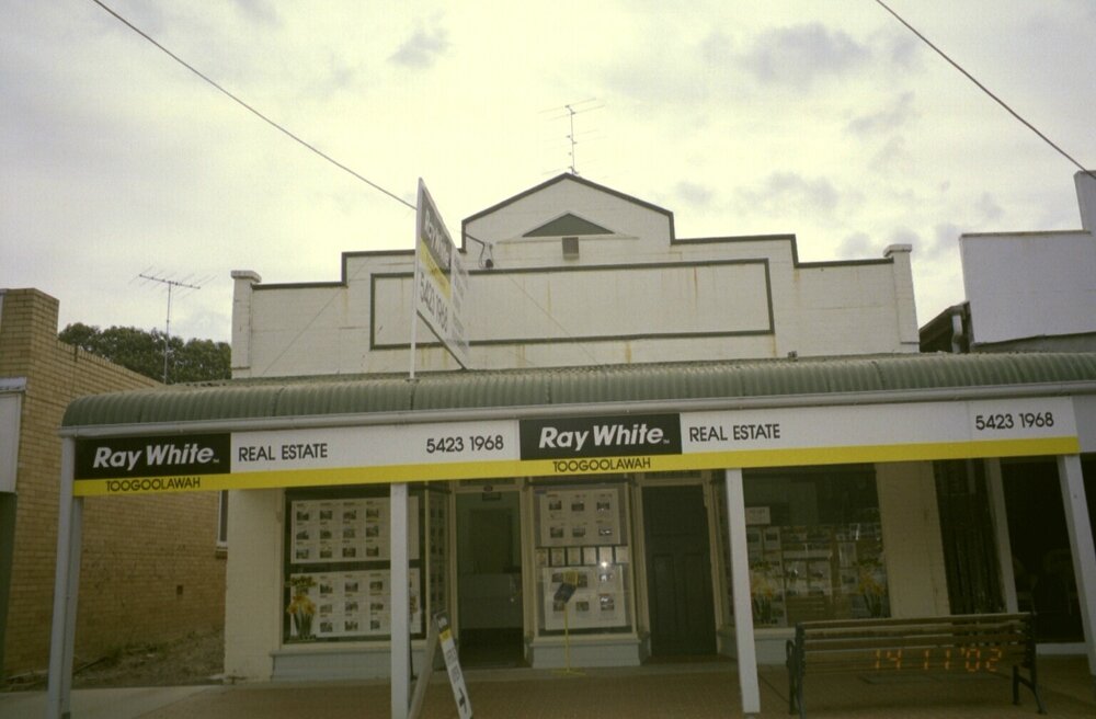 Unidentified building, Toogoolawah, 2002