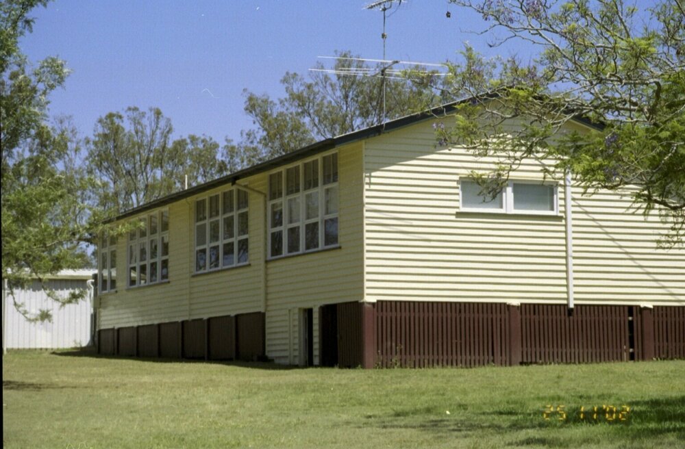 Unidentified building, Esk Shire Region, 2002