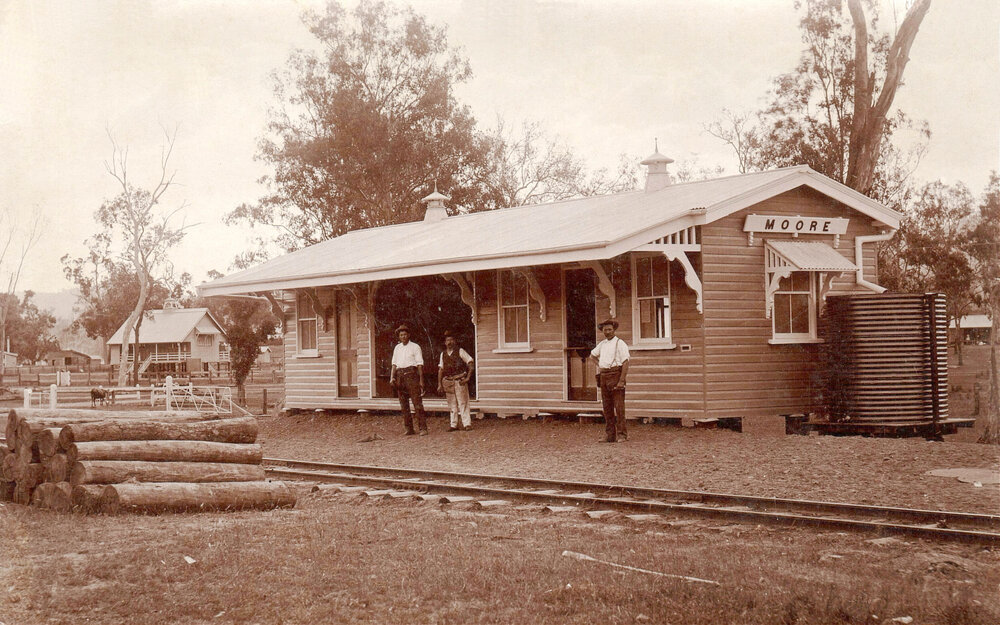 Moore railway station