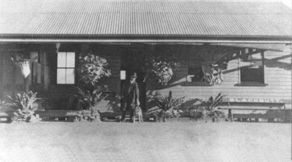 Blackbutt railway station