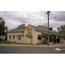 Bellevue Hotel in Coominya, 2002