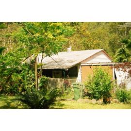 Cottage at Somerset Dam, 2002