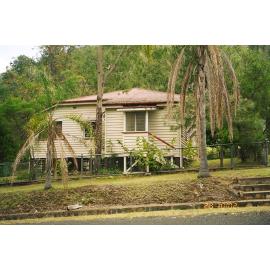House on 7 George Street, Somerset Dam, 2002