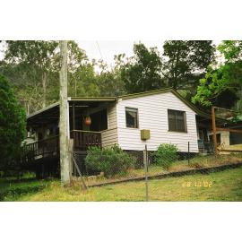 House on First Avenue, Somerset Dam, 2002