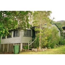 House on First Avenue, Somerset Dam, 2002