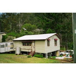 Cottage opposite 25 Somerset Dam, 2002