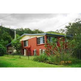 Cottage on Jubilee Street, Somerset Dam, 2002