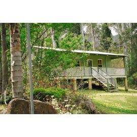 Cottage on Jubilee Street, Somerset Dam, 2002